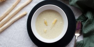 Beitragsbild des Blogbeitrags Cremige Spargelsuppe: einfach und schnell