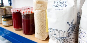 Beitragsbild des Blogbeitrags So organisiere ich meine Vorräte und lege Lebensmittel Vorräte an {Werbung}