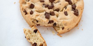 Beitragsbild des Blogbeitrags Einen XXL Chocolate Chip Cookie, bitte!
