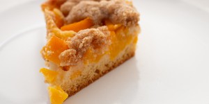 Beitragsbild des Blogbeitrags Streuselkuchen mit Pfirsich