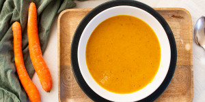 Beitragsbild des Blogbeitrags Schnelles Essen: Karotten-Kurkuma-Suppe