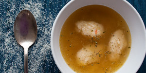 Beitragsbild des Blogbeitrags Grießnockerlsuppe: einfach und schnelles Essen