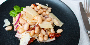 Beitragsbild des Blogbeitrags Weisser Bohnen-Salat