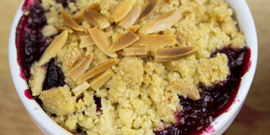 Beitragsbild des Blogbeitrags Crumble mit Beeren (vegan)