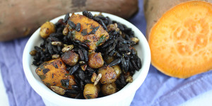 Beitragsbild des Blogbeitrags Schwarzer Reissalat mit Kichererbsen und Süßkartoffeln oder einfach: boah, lecker!!!!! 