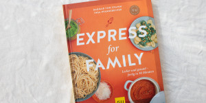 Beitragsbild des Blogbeitrags Express for family: Mein Kochbuch für den Urlaub 