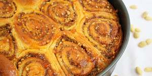 Beitragsbild des Blogbeitrags Zimtschnecken mit Tahine