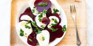 Beitragsbild des Blogbeitrags Rote Beete mit Mozzarella