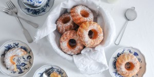 Beitragsbild des Blogbeitrags Mini Topfen Gugelhupf | Mehlspeise Klassiker für die Kaffeetafel
