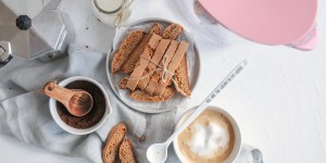 Beitragsbild des Blogbeitrags italienische Biskotti | Kaffeegenuss mit Magnesium Mineralized Water von BWT 