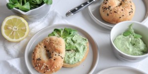 Beitragsbild des Blogbeitrags Vogerlsalat Aufstrich mit Frischkäse | saisonale Ideen rund um den Vogerlsalat