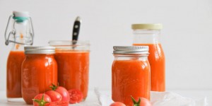 Beitragsbild des Blogbeitrags Tomatensauce einfach selbst gemacht | Paradeiser einkochen