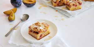 Beitragsbild des Blogbeitrags Pflaumen Kuchen mit Streusel und Mandeln | Rezepte mit Zwetschken 