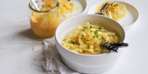 Beitragsbild des Blogbeitrags schnelle Kürbis Pasta mit Ziegenfrischkäse | Herbstgerichte 