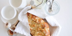 Beitragsbild des Blogbeitrags Brioche selbst backen | Hefezopf mit Mandelsplitter