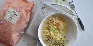 Beitragsbild des Blogbeitrags Bandnudeln mit Sauerkraut Schinken Sauce | nachhaltig verpackt mit Ja! Natürlich 