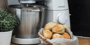 Beitragsbild des Blogbeitrags Buttermilch Brötchen aus Sauerteig | ohne Hefe backen mit Kenwood