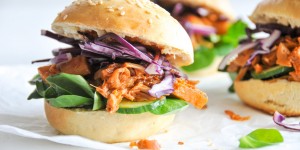 Beitragsbild des Blogbeitrags Pulled Pork Burger mit Jackfruit | vegane Küche ganz einfach