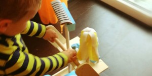 Beitragsbild des Blogbeitrags Putzwagen für Mädchen, Werkzeug für Jungs, bei uns nicht!