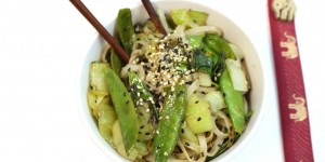 Beitragsbild des Blogbeitrags Pak Choi mit Reisnudeln