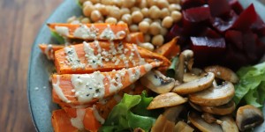 Beitragsbild des Blogbeitrags Bunte Lunchbowl – vegan und gesund 