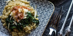 Beitragsbild des Blogbeitrags 4 Zutaten Küche – Parmesan, Spinat Quinoa Bowl 