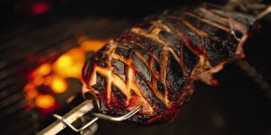 Beitragsbild des Blogbeitrags Gaumenkick: Spanferkel in Würzsauce vom Rost