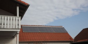 Beitragsbild des Blogbeitrags Projekt des Monats 2: Mehrfamilienhaus spart mit Pellets und Solar ein Drittel Brennstoff