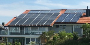 Beitragsbild des Blogbeitrags 1. Projekt des Monats: Solarteurhaus mit Kurz- und Langzeitwärmespeicher