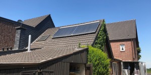 Beitragsbild des Blogbeitrags 2. Projekt des Monats: Pellets plus Solarthermie-Anlage für Omas altes Haus 