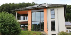 Beitragsbild des Blogbeitrags 2. Projekt des Monats: Solaranlage als Aushängeschild