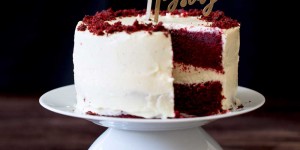 Beitragsbild des Blogbeitrags Red Velvet Cake with Cream Cheese Frosting