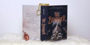 Beitragsbild des Blogbeitrags Review: The Beholder by Anna Bright 