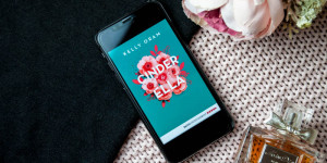 Beitragsbild des Blogbeitrags Book Review: Cinder & Ella by Kelly Oram