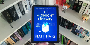 Beitragsbild des Blogbeitrags Book Review: “The Midnight Library” by Matt Haig 
