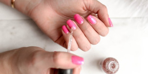 Beitragsbild des Blogbeitrags Viva Magenta Beauty-Trends