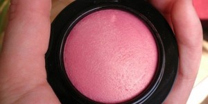 Beitragsbild des Blogbeitrags MAC Blush Petal Power