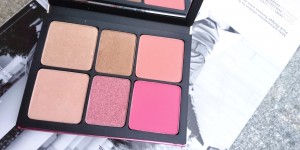 Beitragsbild des Blogbeitrags Smashbox – Cali Kissed Highlight & Blush Palette 