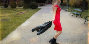 Beitragsbild des Blogbeitrags One Trend Different Styles: So kombiniere ich die Trendfarbe rot 