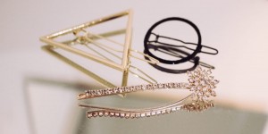 Beitragsbild des Blogbeitrags One Trend Different Styles: Statement Haarspangen