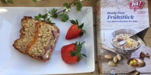 Beitragsbild des Blogbeitrags Frühstücksbrot mit Bananen & Erdbeeren 