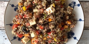 Beitragsbild des Blogbeitrags mediteraner Quinoasalat