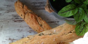 Beitragsbild des Blogbeitrags Bärlauch – Dinkel – Baguette pferfekt zu einer Grillerei!