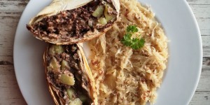 Beitragsbild des Blogbeitrags Blunzenstrudel mit Speckkraut