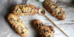 Beitragsbild des Blogbeitrags Joghurt-Stangen mit Kürbiskerne und Käse
