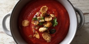 Beitragsbild des Blogbeitrags eine rote Vitaminsuppe – Rote Rübe – Süßkartoffel – Karotte