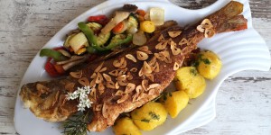 Beitragsbild des Blogbeitrags Donaubarsch mit Gemüse und Petersilienkartoffeln