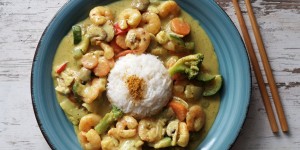 Beitragsbild des Blogbeitrags Garnelen Curry mit Reis 