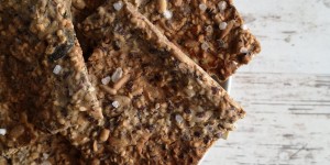 Beitragsbild des Blogbeitrags Knäckebrot – diese Zutaten hat jeder zuhause :-)