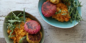 Beitragsbild des Blogbeitrags Kürbisrisotto mit gebratenen Veggie-Knödel 